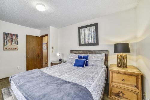 Forest Park F Condo - image 8