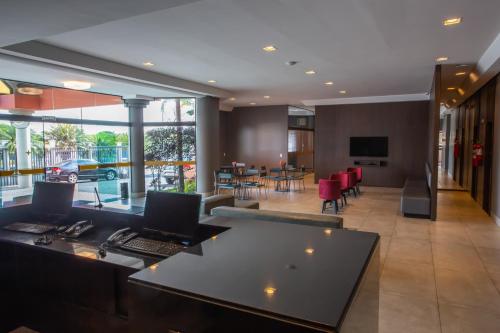 Közös társalgó / TV, Carlton Plaza Hotel Uberlandia near Uberlândia – Ten. Cel. Av. César Bombonato repülőtér