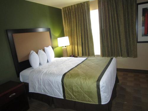 Extended Stay America Suites - Detroit - Auburn Hills - Featherstone Rd