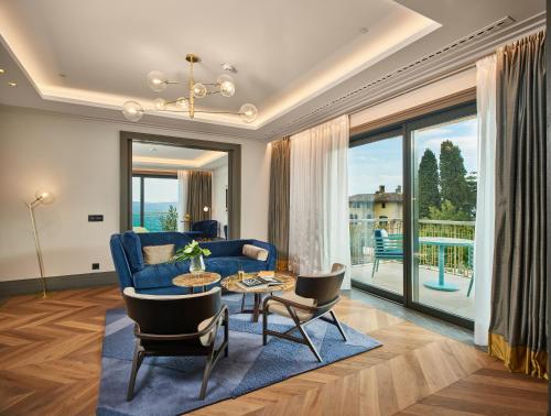 Royal Suite with Balcony and Sea View