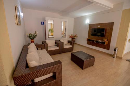 ห้องส่วนกลางสำหรับนั่งเล่น/ดูทีวี, Pousada Recanto das Caldas in คอลดัส โนวาส