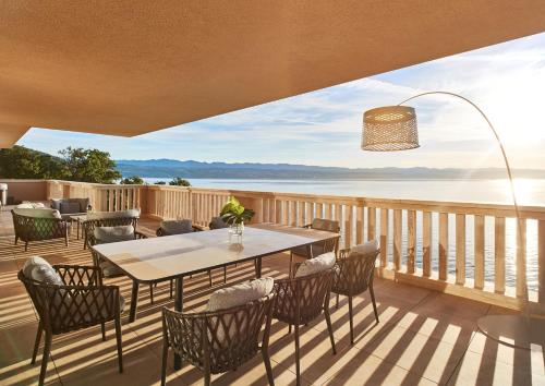 Presidential Suite with Terrace and Sea View and Hot Tub