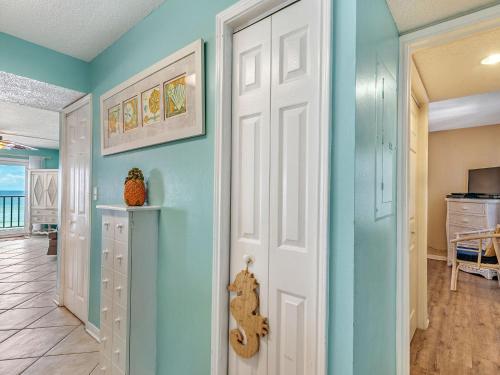 Surf Side Shores 1402 by Bender Vacation Rentals - image 4