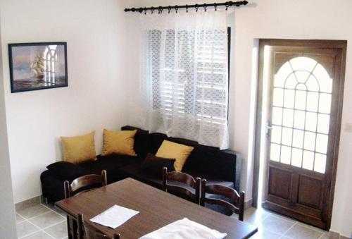Seaside apartments with a swimming pool Barbat, Rab - 4951