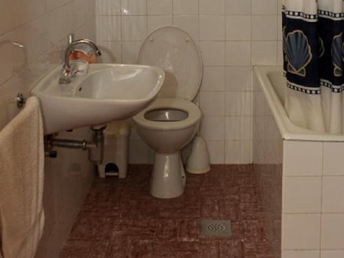  Apartment Niko - free parking in Supetar