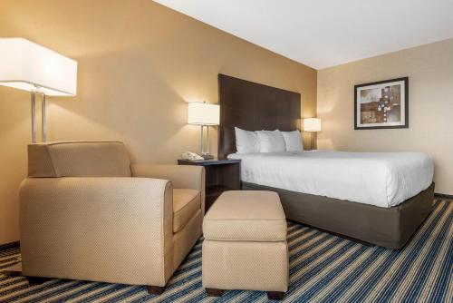 Comfort Inn St Thomas - Tap to explore photos