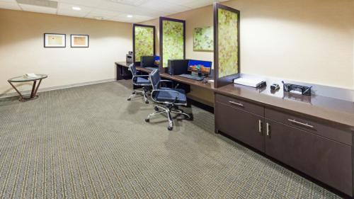 Holiday Inn Express Little Rock-Airport an IHG Hotel - image 9