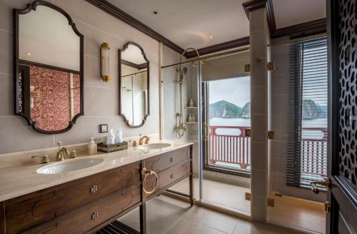 Heritage Line Ylang Cruise - Ha Long and Lan Ha Bay - 화장실