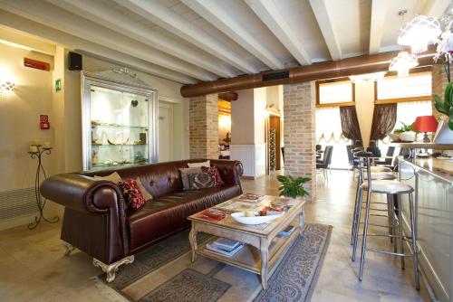 ห้องส่วนกลางสำหรับนั่งเล่น/ดูทีวี, Hotel Asolo in อัสโซโล