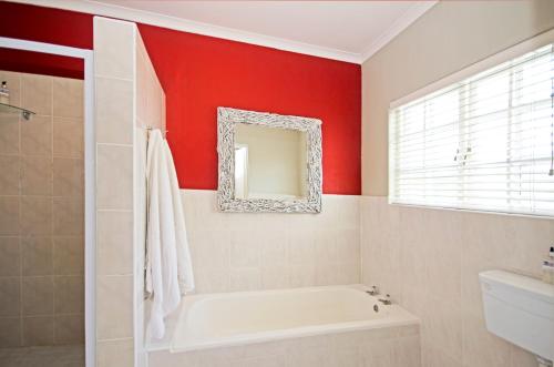 Lodge on Main Guest House and Conference Centre Room Type - Large Double Room 9