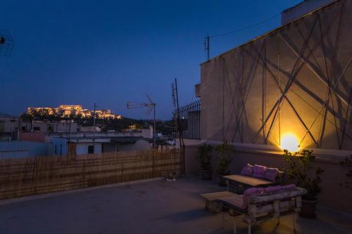 Psirri Artistic Rooftop Apartment with Acropolis View