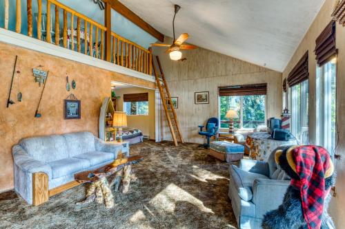 Rustic Retreat on Mercer Lake