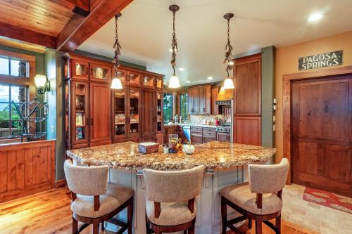 Glen Elk Lodge - main image