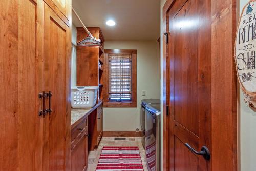 Glen Elk Lodge - image 5
