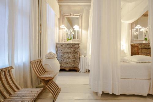 225150063 Blakes Hotel