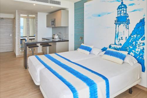 Sol Bahía Ibiza Suites - image 9