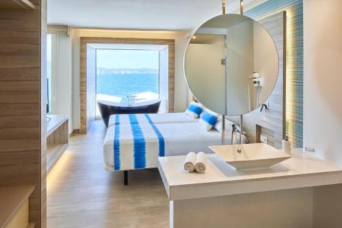 Sol Bahía Ibiza Suites - image 9
