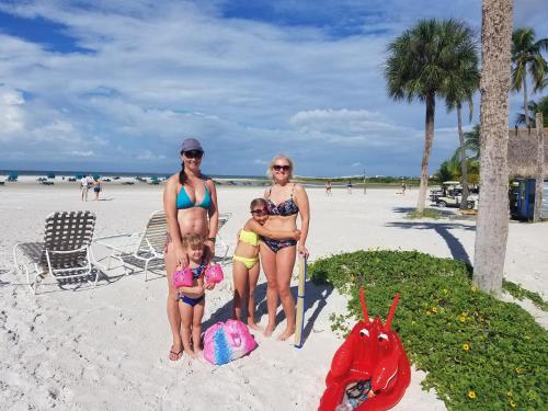 Carousel Beach Inn - image 14
