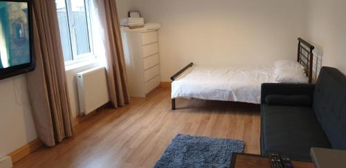 Silver Fox - Whole Private Apartment, , Cambridgeshire