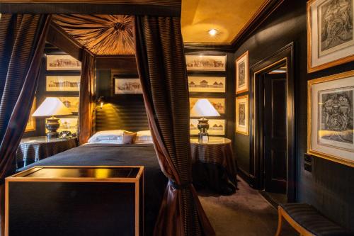 225154441 Blakes Hotel
