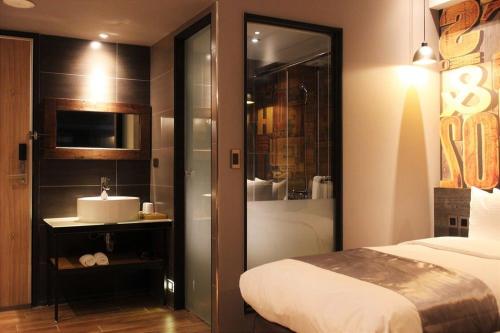 2 twin beds