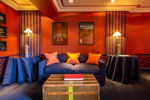 225155486 Blakes Hotel