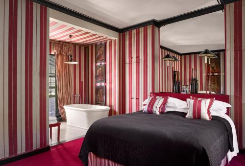 225159047 Blakes Hotel