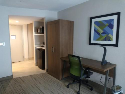 Holiday Inn Express & Suites - Indianapolis Northwest an IHG Hotel - image 2