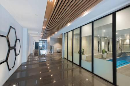PARIS haven Studio Queens Residences, Pool & Gym!