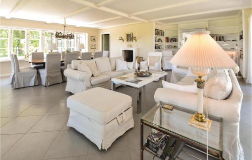  Seven-Bedroom Holiday Home In Orbak in Ørbæk