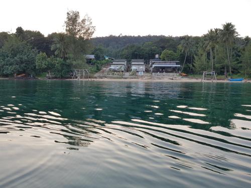 Naroth Beach Bungalow