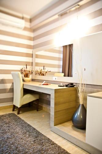 Hotel Confort Room Type - Junior Suite