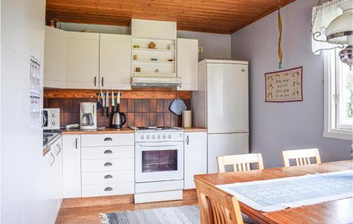 Konyha, Gorgeous Home In Burseryd With Wifi in Ahult