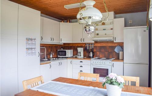 Konyha, Gorgeous Home In Burseryd With Wifi in Ahult