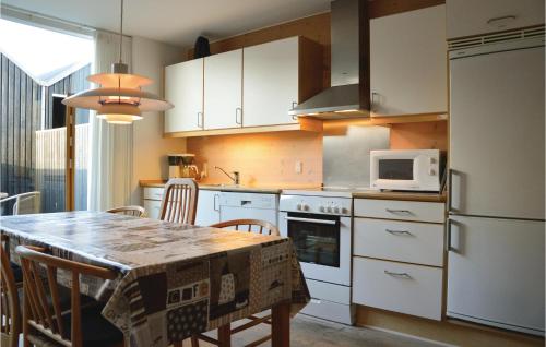Beautiful Home In Hvide Sande With 2 Bedrooms, Sauna And Wifi in Βιδ Ζάντε