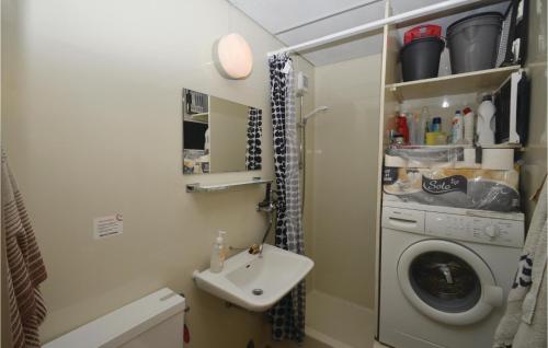 Bathroom, Holiday Home Skovlindvej Væggerløse Xi in Vaeggerlose