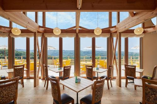 Restauracja, GRAND CHARIOT Hokutoshichisei 135° in Wyspa Awaji