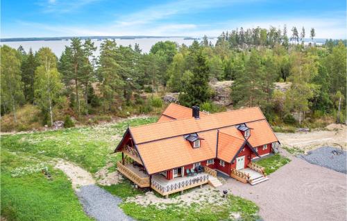 . Amazing home in Vstra Nshulta with 5 Bedrooms, Sauna and WiFi