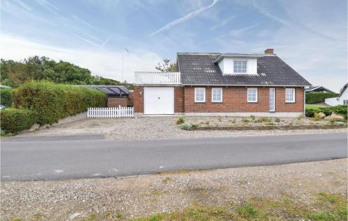  Three-Bedroom Holiday Home In Haarby in Hårby