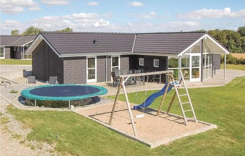  Awesome Home In Haderslev With 4 Bedrooms, Sauna And Indoor Swimming Pool, Pension in Kelstrup