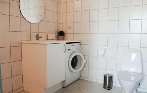 2 Bedroom Cozy Apartment In Hvide Sande