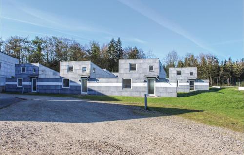  Amazing Home In Lgumkloster With Wifi And Outdoor Swimming Pool, Ferienwohnung in Løgumkloster