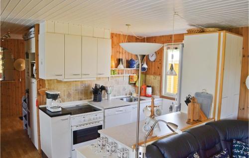 Cuina, Awesome Home In Væggerløse With Wifi in Idestrup