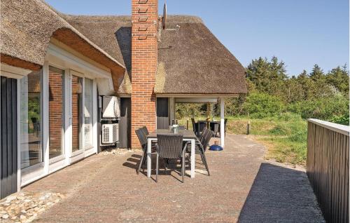 Näkymä ulkoa, Stunning Home In Blavand With Sauna in Oksby