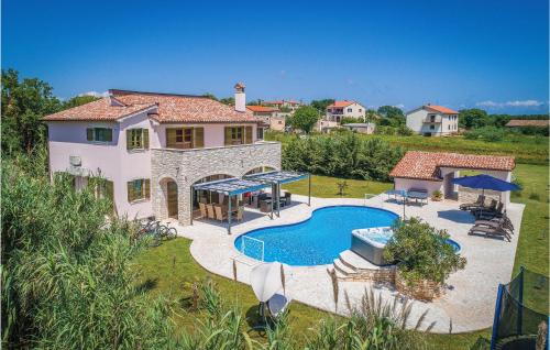 Beautiful Home In Valtura With 5 Bedrooms, Jacuzzi And Outdoor Swimming Pool - Valtura