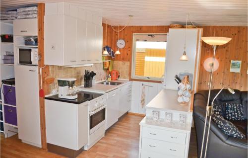 Cuina, Awesome Home In Væggerløse With Wifi in Idestrup