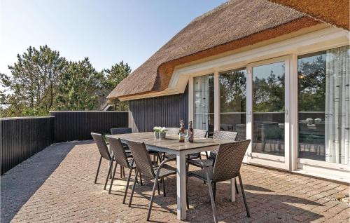 Näkymä ulkoa, Stunning Home In Blavand With Sauna in Oksby