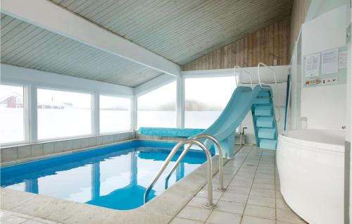 游泳池, Stunning Home In Lkken With 4 Bedrooms, Sauna And Indoor Swimming Pool in 勒肯