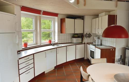 кухня, Stunning Home In Rm With 4 Bedrooms, Sauna And Wifi in Ромо Кикерби