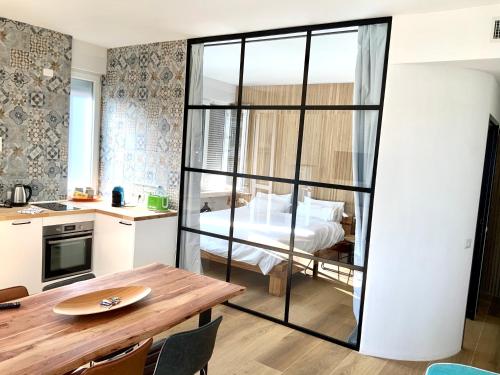 Luxury Flat by Central Station / Unique View Room Type - One-Bedroom Apartment